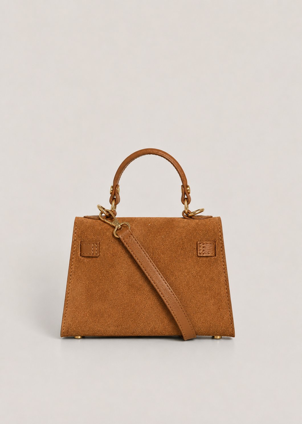 Poșetă din piele naturală întoarsă camel pentru damă, cu curea reglabilă, închidere twist-lock și dimensiuni compacte de 21 × 14 cm. Geantă premium pentru femei, recomandată pentru rochii, sacouri, pantaloni eleganți și ținute moderne.