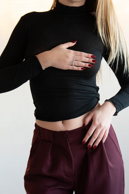 Sheer Cashmere Turtleneck – Black