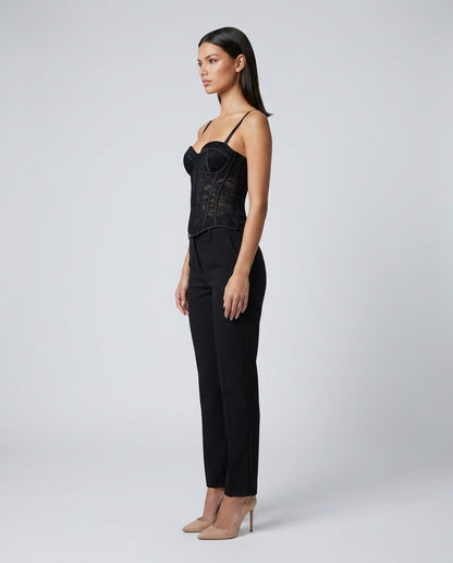 Bustieră tip corset din dantelă pentru damă, cu efect sculptant și susținere optimă, creată pentru a evidenția talia și silueta. Corset elegant pentru femei, potrivit pentru ținute de ocazie, cocktail, aniversări, petreceri și combinații cu fuste, pantaloni eleganți sau sacouri.