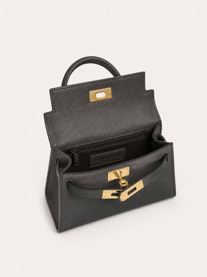 Geantă damă din piele naturală întoarsă neagră, fabricată în Italia, cu accesorii metalice aurii, compartiment interior practic și curea ajustabilă pentru purtare pe umăr sau crossbody. Poșetă elegantă din piele velur pentru femei, potrivită pentru birou, oraș și ocazii speciale.