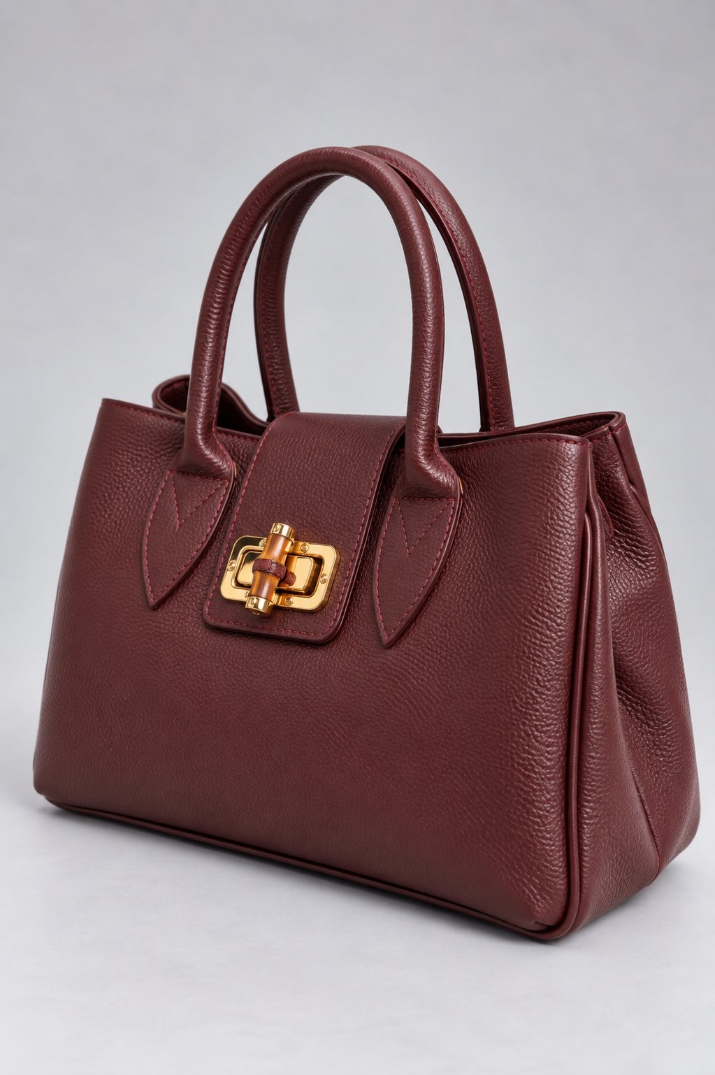 Geantă de mână Elene bordeaux pentru femei, realizată din piele naturală, cu mânere lungi, formă elegantă și detalii metalice aurii