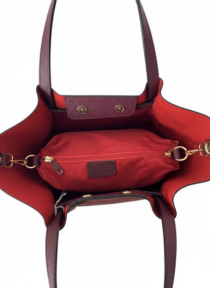 Detaliu geantă tote bordo din piele naturală