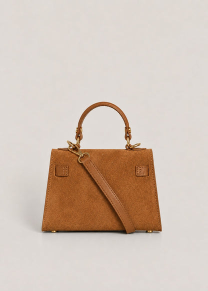 Poșetă din piele naturală întoarsă camel pentru damă, cu curea reglabilă, închidere twist-lock și dimensiuni compacte de 21 × 14 cm. Geantă premium pentru femei, recomandată pentru rochii, sacouri, pantaloni eleganți și ținute moderne.
