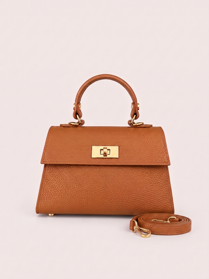 Poșetă mică camel din piele naturală pentru damă, Made in Italy, cu mâner superior, curea reglabilă și detașabilă și accesorii metalice aurii. Geantă elegantă pentru femei, potrivită pentru ținute office, casual chic, petreceri și evenimente speciale.