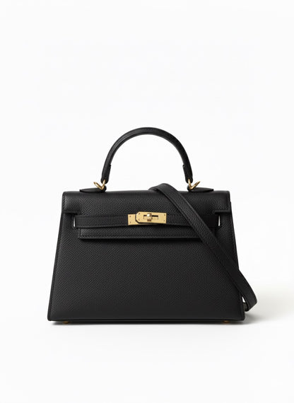 Geantă crossbody neagră pentru damă din piele ecologică, cu curea ajustabilă, design modern și finisaje elegante. Poșetă practică pentru femei, perfectă pentru outfituri casual, business, office, vacanțe, shopping și evenimente speciale.