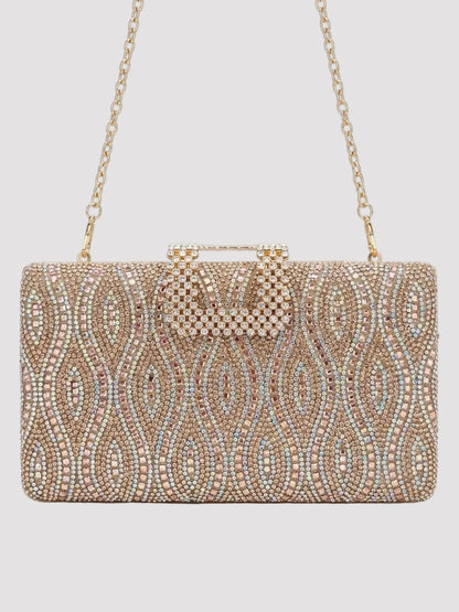 Geantă clutch champagne pentru damă, decorată cu cristale și strass strălucitoare, prevăzută cu lanț metalic auriu detașabil și închidere elegantă, accesoriu premium ideal pentru nunți, botezuri, petreceri, baluri și evenimente speciale.