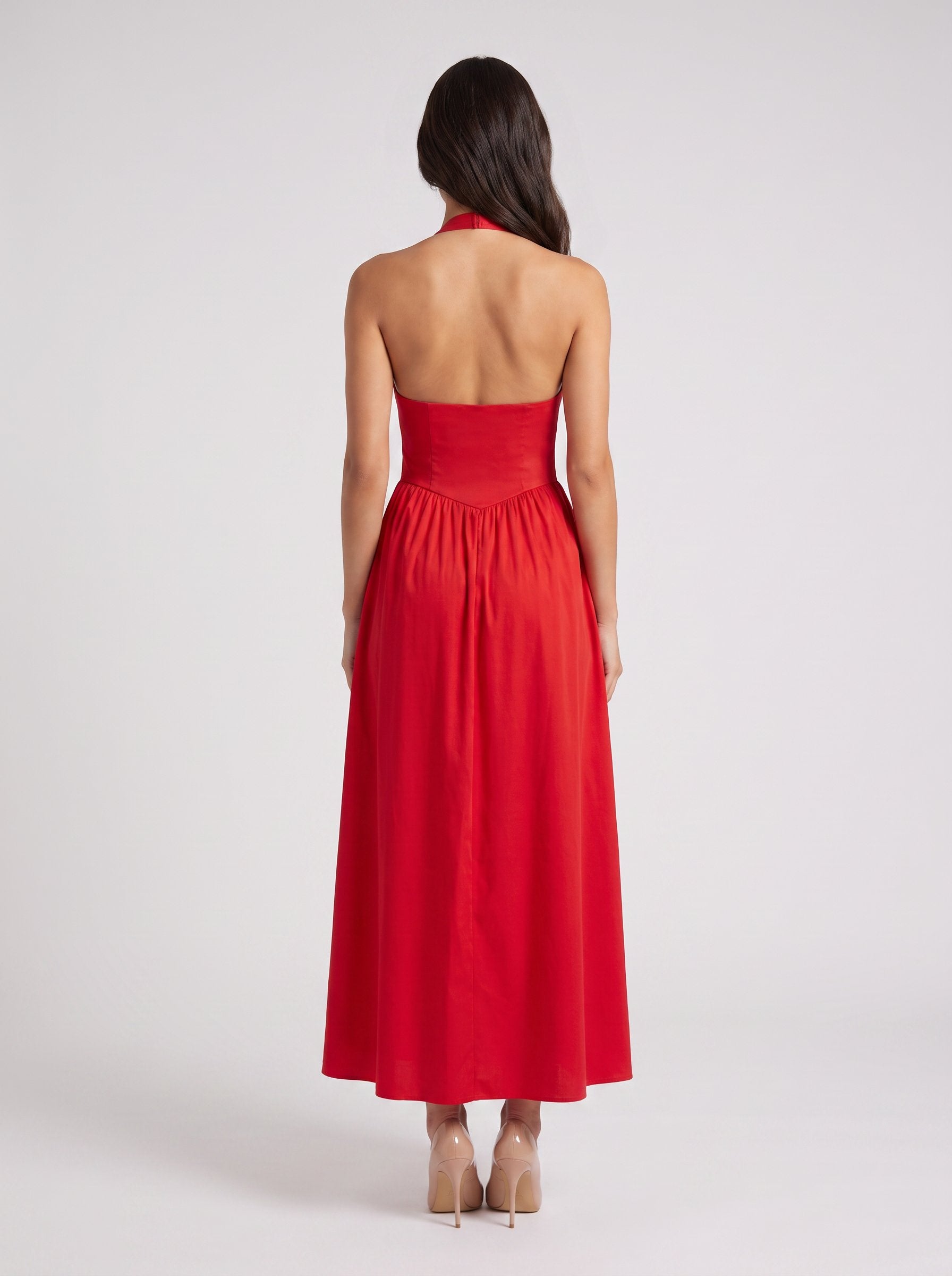 Rochie de vară roșie pentru femei, cu croială maxi vaporoasă, decolteu în V și șliț elegant pe picior, confecționată Made in Italy. Rochie premium pentru damă, potrivită pentru plimbări, vacanțe, petreceri pe plajă, evenimente și apariții feminine rafinate.