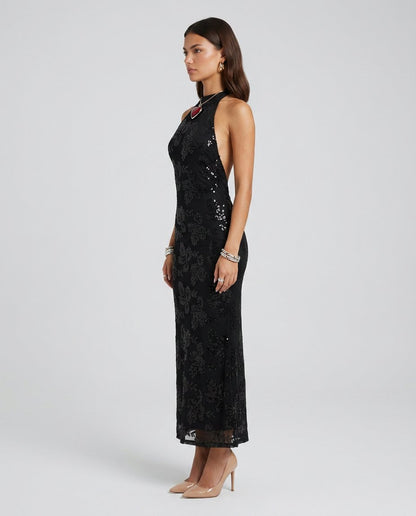 Rochie midi neagră de ocazie pentru damă, cu paiete strălucitoare, croială feminină, decolteu halter și spate descoperit pentru un look rafinat și spectaculos. Rochie premium pentru femei, recomandată pentru nunți, baluri, Revelion și evenimente festive.
