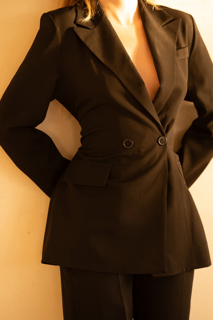 Costum Elegant Black Sculpt