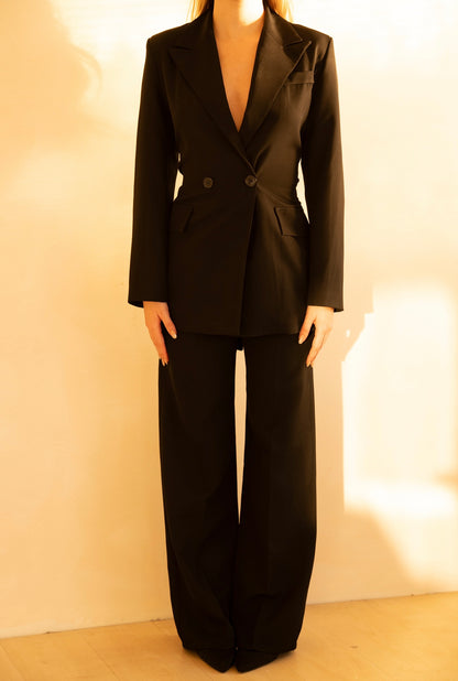 Costum Elegant Black Sculpt