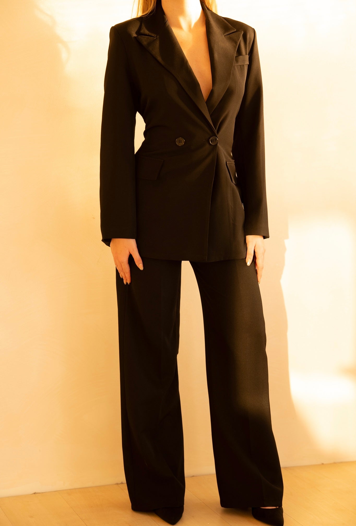 Costum Elegant Black Sculpt