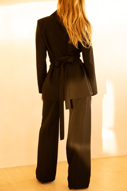 Costum Elegant Black Sculpt
